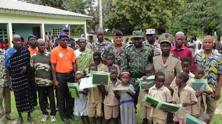 Défense: Don de kits scolaires aux élèves de l’Ecole primaire publique de Lomo Nord dans le département de Toumodi